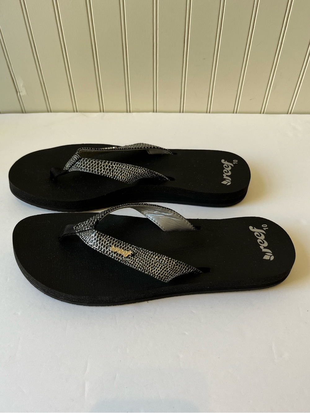 REEF STARGAZER FLIP FLOPS | BLACK & SILVER | SIZE: 10 | EUC - Picture 3 of 6